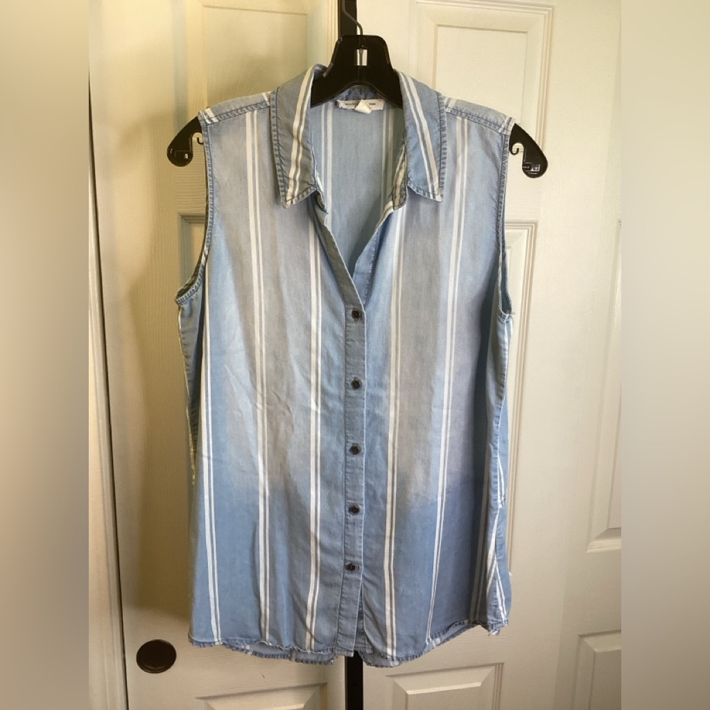 Beachlunchlounge Blue and White Striped Sleeveless Button Down Shirt, size Med